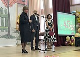 Единороссы поздравили коллектив Одинцовской СОШ №9 с 45-летием