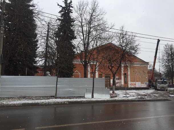 В Звенигородском манеже начались ремонтно-реставрационные работы, В Звенигородском манеже начались ремонтно-реставрационные работы