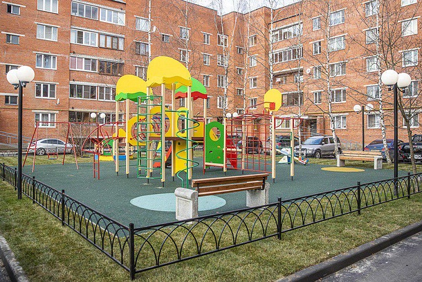 Дворовая территория с детской площадкой открылась в санатории имени Герцена, Ноябрь