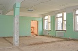 Дмитрий Голубков проверил ход капитального ремонта в Новогородковской школе