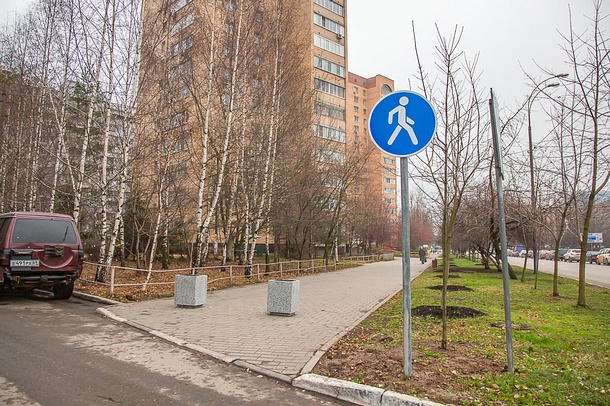 Парковка в текст 3, В Одинцово по просьбам жителей ликвидирована стихийная парковка на тротуаре