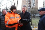 Андрей Иванов проверил качество благоустройства двора по улице Советская в Голицыно