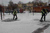 В Одинцовском округе на уборку снега вышло более 200 дворников