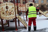 В Одинцовском округе на уборку снега вышло более 200 дворников