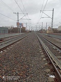 Переход железнодорожных путей в неустановленном месте запрещен