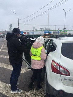 Совместный рейд провели сотрудники ГИБДД и представители комиссии по делам несовершеннолетних у одного из гипермаркетов муниципалитета