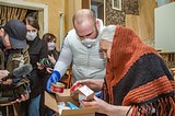 Молодогвардейцы доставили продуктовые наборы еще 6 одинцовским пенсионерам