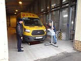 Сотрудники ГИБДД проверяют техническое состояние школьных автобусов