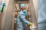 В Одинцово проверили качество дезинфекции подъездов