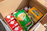 В Одинцовском округе семьям с детьми школьного возраста выдали продуктовые наборы