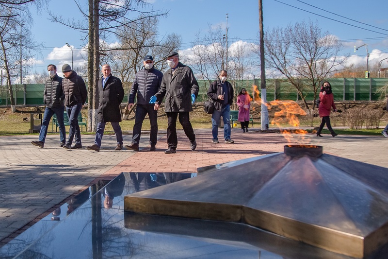 В рамках «Исторической памяти» партийцы проверили ход ремонта памятников в Одинцово и Мамоново, Апрель