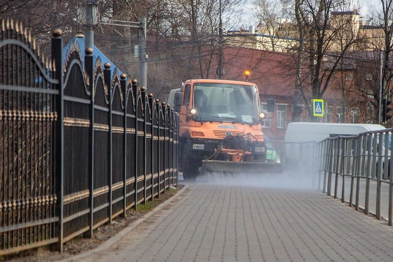 Весенняя уборка дорог в Одинцовском округе продолжается, Апрель