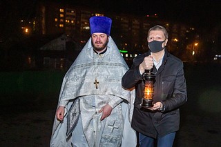 Глава округа привёз благодатный огонь в Одинцово