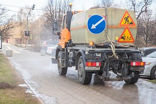 В Одинцово в рамках борьбы с коронавирусом провели дезинфекцию тротуаров