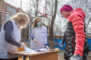 Около 50 тысяч продуктовых наборов передали школьникам Одинцовского округа с 27 марта