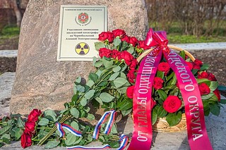 Андрей Иванов почтил память ликвидаторов Чернобыльской аварии