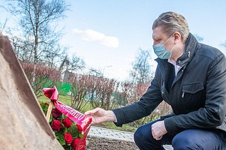Андрей Иванов почтил память ликвидаторов Чернобыльской аварии