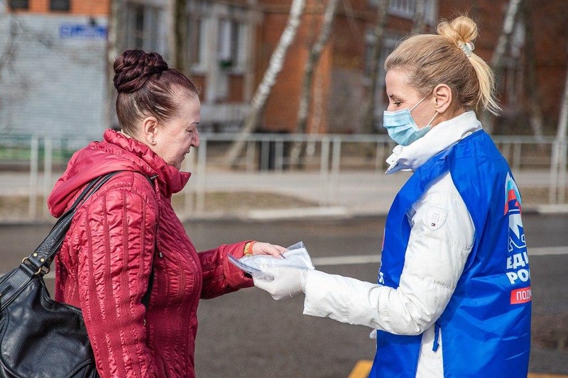 Около 4000 масок раздали волонтеры жителям Одинцовского округа 27 апреля, Апрель