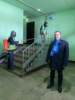 Качество дезинфекции подъездов в поселке Усово-Тупик проверили волонтёры