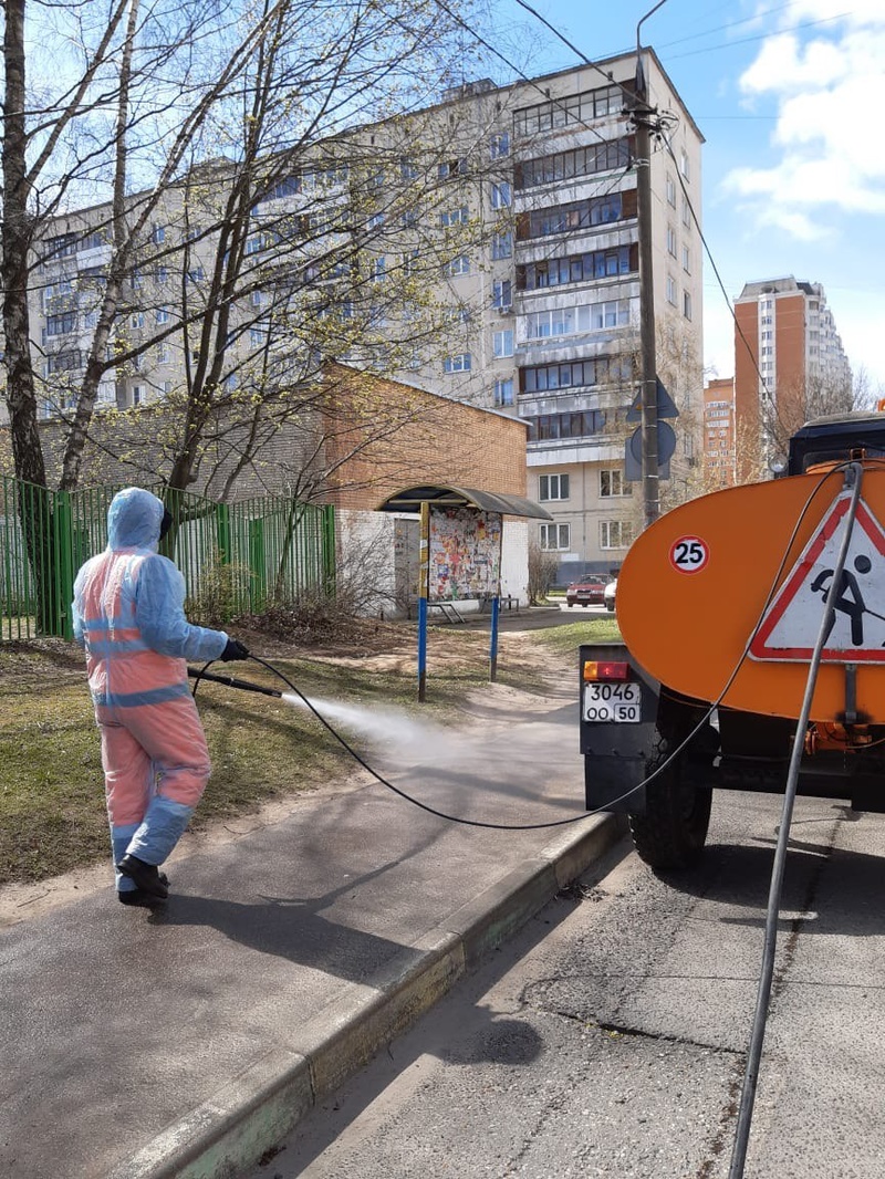 Депутаты проверили качество дезинфекции внутриквартальных проездов и тротуаров в Одинцово, Апрель