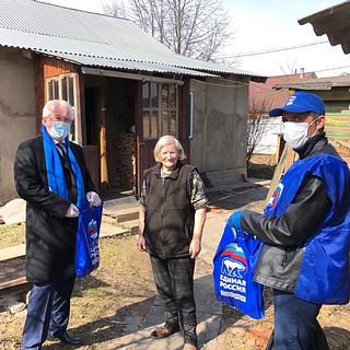 Волонтёры помогли жительнице Одинцово Зое Лощевой с доставкой продуктов