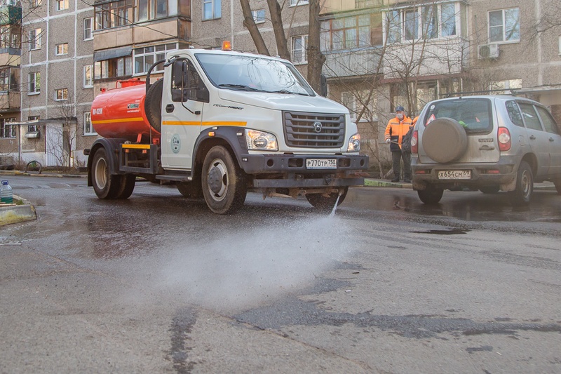 Плановая весенняя уборка дорог общего пользования продолжается в Одинцовском округе, Апрель