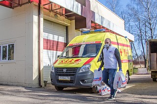 Более 1200 килограммов фруктов вручили медикам одинцовской Скорой помощи в их профессиональный праздник