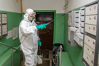Подъезды, из которых госпитализировали инфицированных коронавирусом, проходят дополнительную обработку