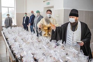 Более 20 000 куличей от главы округа получили перед Пасхой социальные категории жителей