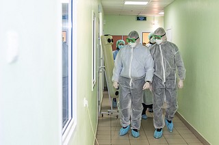 Одинцовские единороссы проверили готовность областной больницы к приему больных коронавирусом