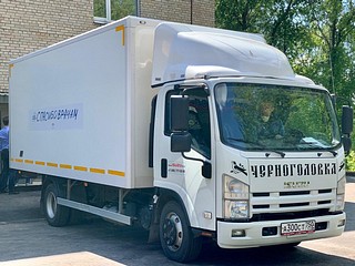 Медработники Красковского стационара №3 получили питьевую воду от черноголовской компании