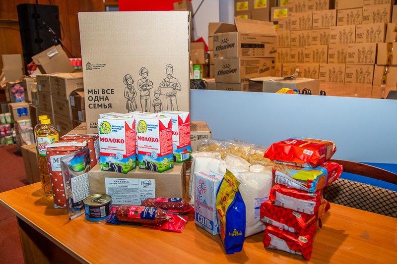 Волонтеры формируют продуктовые наборы для нуждающихся семей Одинцовского округа, Май