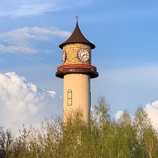 Здания Одинцовского городского округа украсили 2500 полотен с Георгиевской лентой