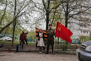 В Одинцовском округе участников войны поздравляют выездные агитбригады