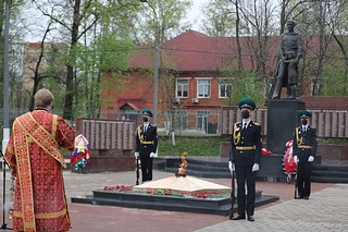 Андрей Иванов, Оксана Пушкина и Лариса Лазутина приняли участие в памятных мероприятиях в честь Дня Победы