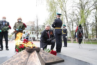 Андрей Иванов, Оксана Пушкина и Лариса Лазутина приняли участие в памятных мероприятиях в честь Дня Победы