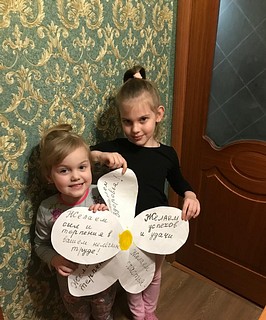 Одинцовских сотрудников ГИБДД с Днем пропаганды безопасности дорожного движения поздравили школьники