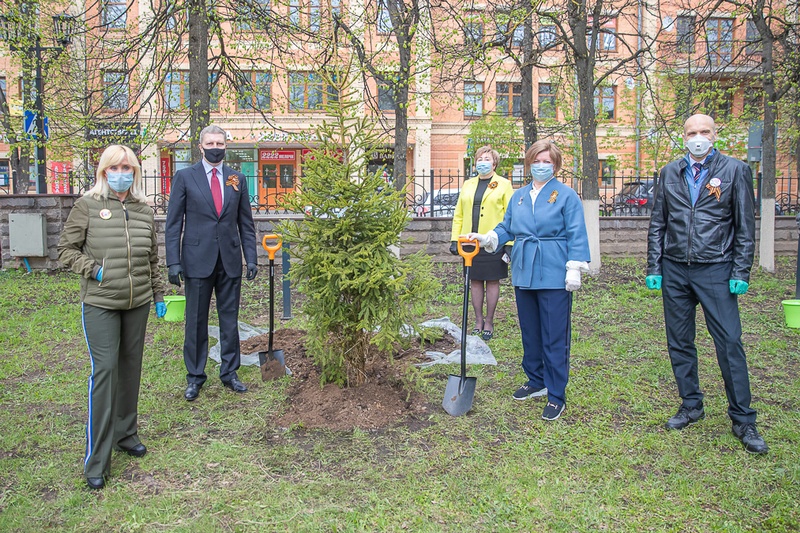 Одинцовские партийцы приняли участие в акции «Сад Памяти», Май