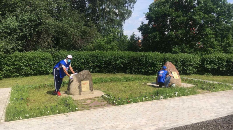 Одинцовские партийцы помогли благоустроить памятник ликвидаторам ЧАЭС, Июнь