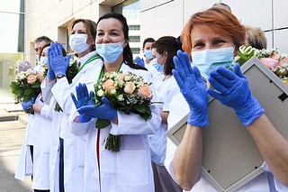 Андрей Воробьев наградил медиков перинатального центра «Лапино» в Одинцовском округе