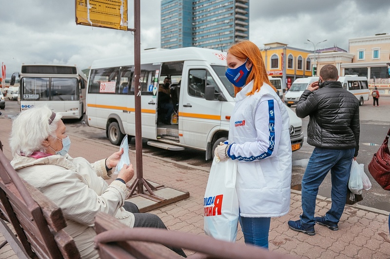 Около 3000 масок раздали волонтёры в центре Одинцово, Июнь