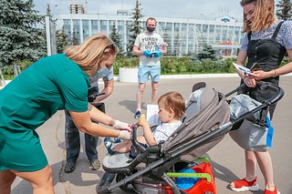 Почти 48 тысяч ленточек с российским триколором раздали волонтёры и молодогвардейцы Одинцовского округа