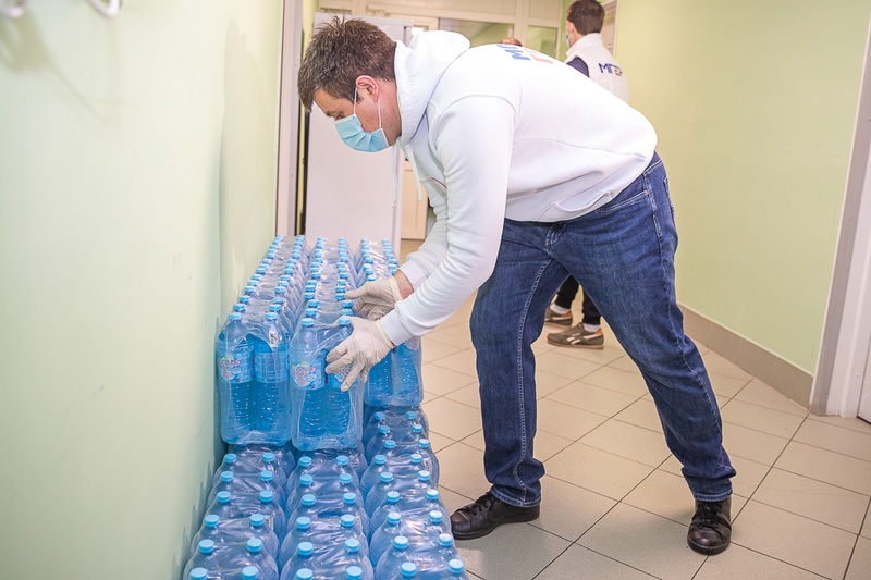 Более 3000 бутылок питьевой воды доставили в Одинцово в рамках акции «Спасибо врачам», Июнь