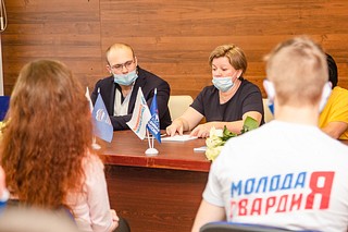 Лариса Лазутина и одинцовские депутаты провели встречу с молодогвардейцами Одинцовского округа