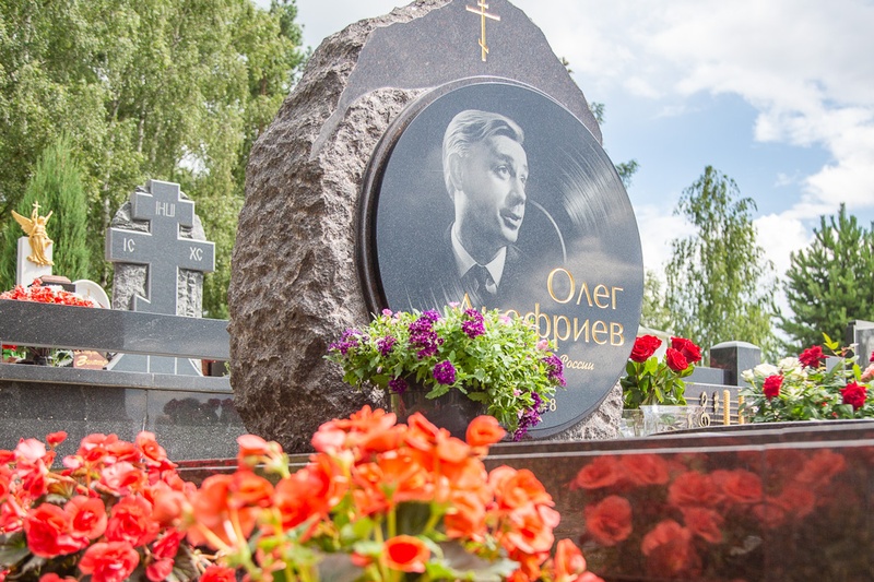 Памятник народному артисту России Олегу Анофриеву открыли в Одинцовском округе, Июль