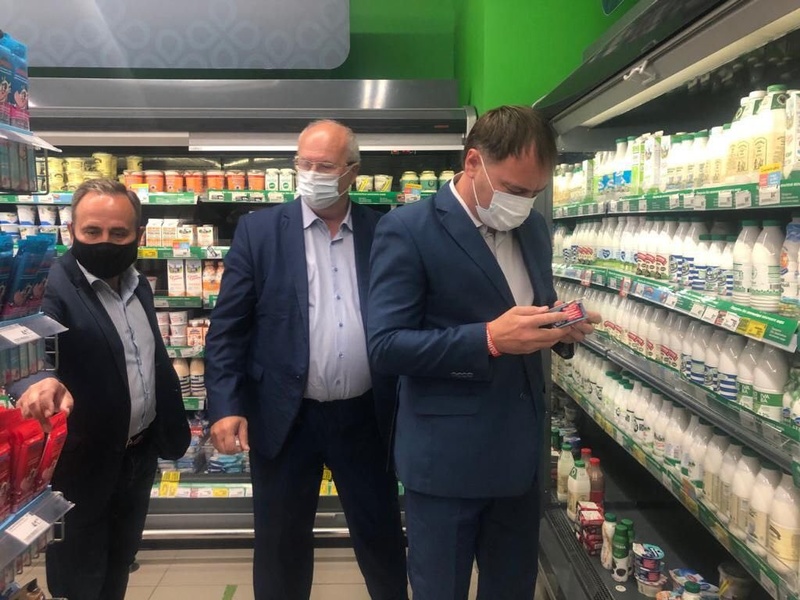 Партийцы проверили сроки годности и условия хранения продуктов в супермаркете Одинцово, Июль