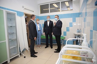 Партийцы приняли участие в проверке готовности одинцовских школ к открытию летних лагерей