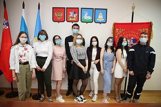 Девяти детям-сиротам вручили ключи от новых квартир в Звенигороде