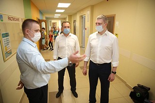 Андрей Иванов проверил готовность пищеблока в Барвихинской средней школе к началу учебного года