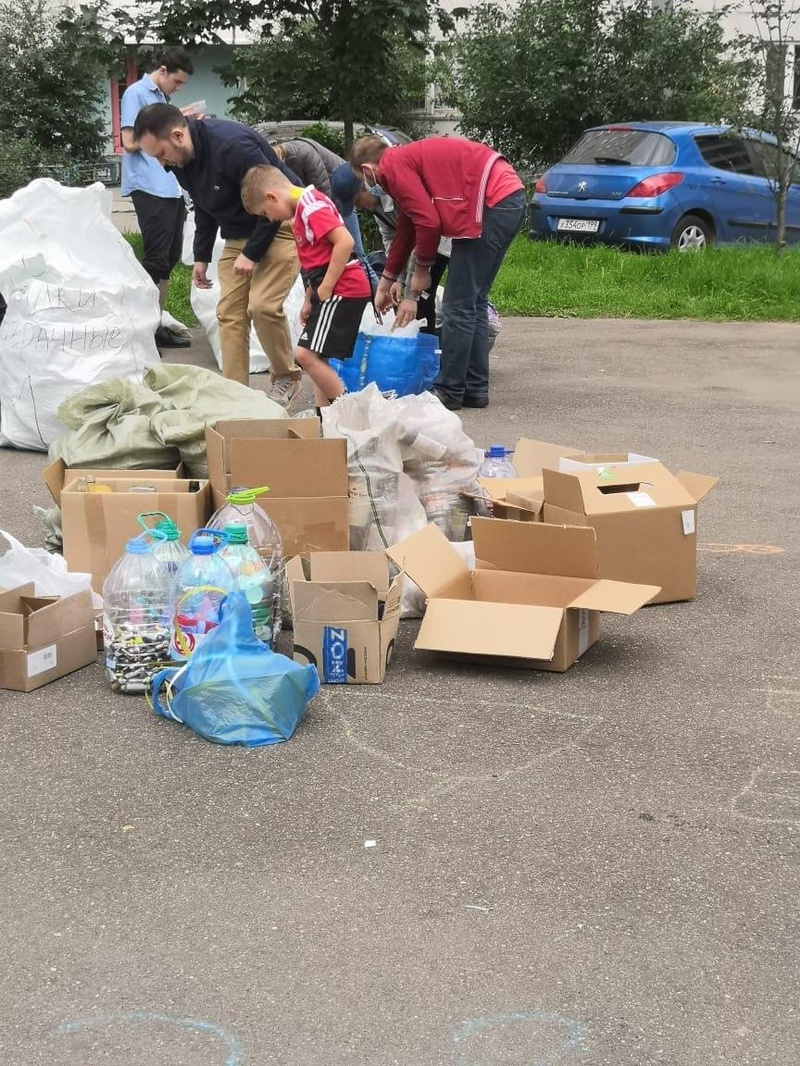 Акцию по раздельному сбору мусора провели жители микрорайона Новая Трёхгорка, Июль